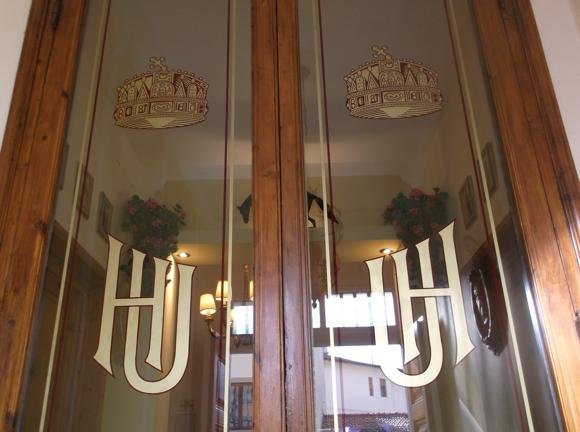 Hotel Ungherese/Peterjon Cresswell