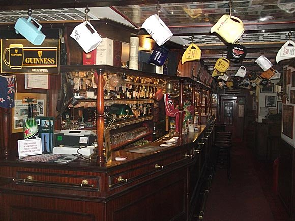 Britannia pub/Peterjon Cresswell