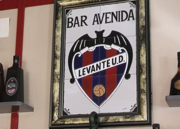 Bar Avenida/Peterjon Cresswell