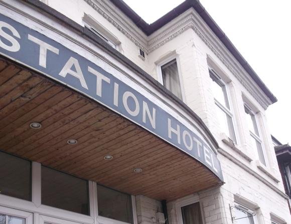 Station Hotel/Peterjon Cresswell
