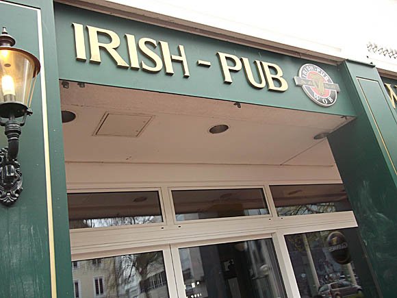 Irish-Pub Wob/Peterjon Cresswell