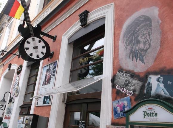 Rock-Café/Peterjon Cresswell