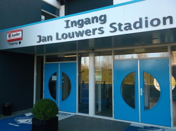 Jan Louwers Stadion/Peterjon Cresswell