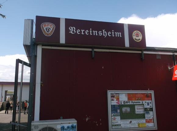 Vereinsheim/Peterjon Cresswell