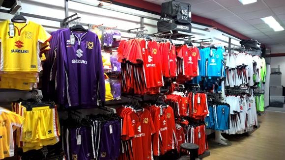 MK Dons shop/Jens Raitanen
