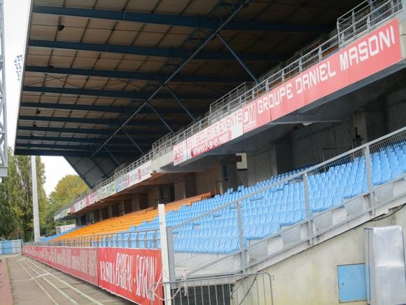 Stade de l'Aube/Peterjon Cresswell