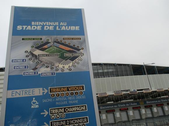 Stade de l'Aube/Peterjon Cresswell
