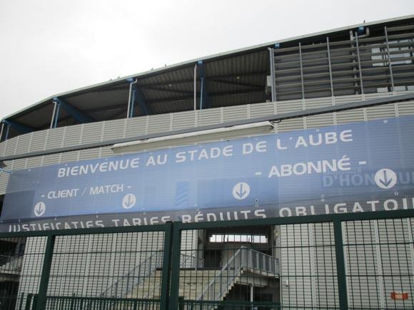 Stade de l'Aube/Peterjon Cresswell