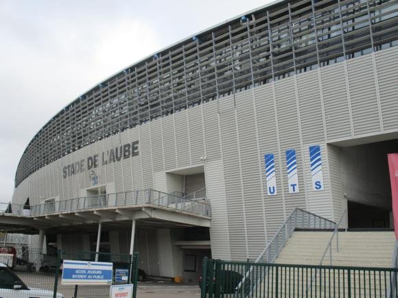 Stade de l'Aube/Peterjon Cresswell