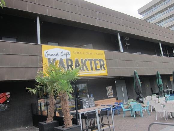 Grand Café Karakter/Kate Carlisle