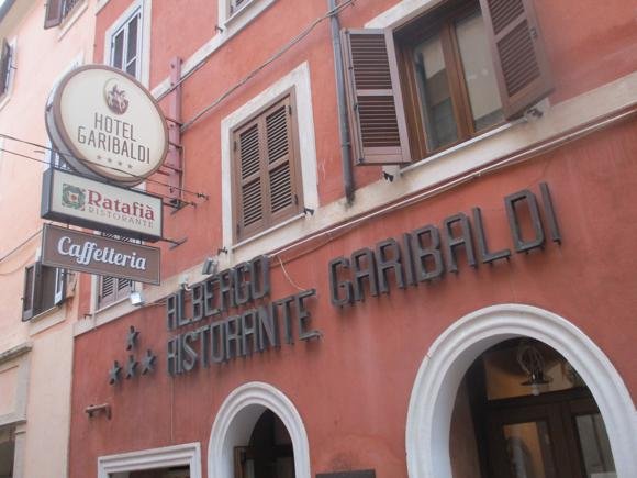 Hotel Garibaldi/Peterjon Cresswell