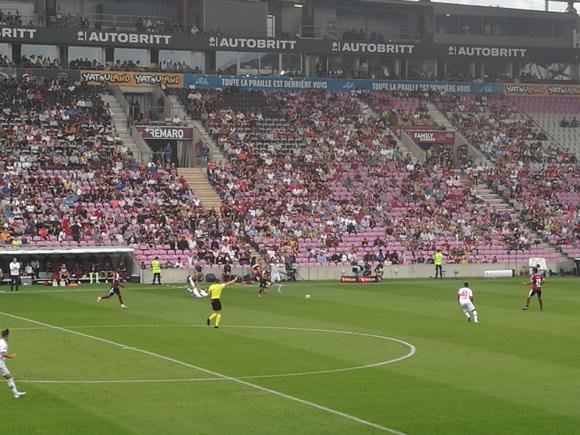 Stade de Genève/Sean Mowbray