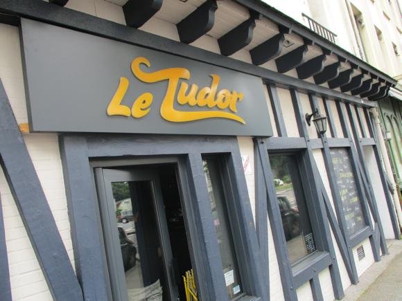 Le Tudor/Peterjon Cresswell