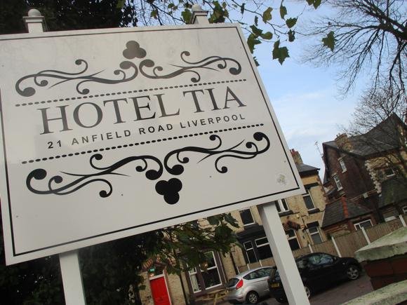 Hotel Tia/Peterjon Cresswell