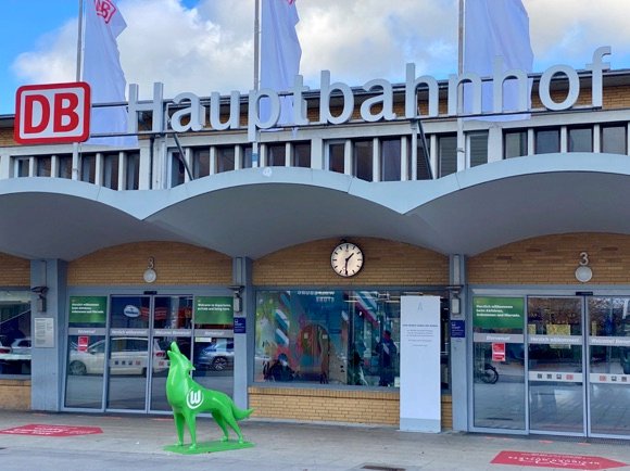 VfL Wolfsburg transport/Alan Deamer