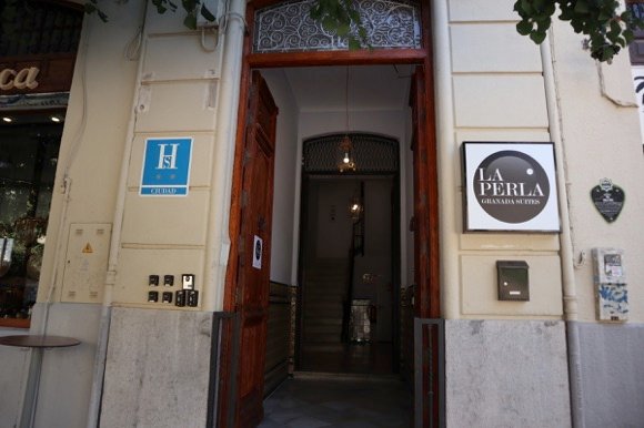 La Perla/Yuan Yuan Fu